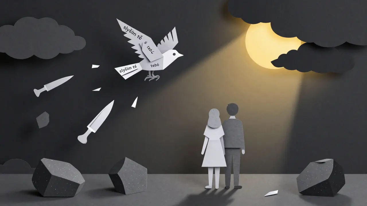 Pár stojí zády k sobě, kolem nich letí papírové kousky konfliktů, nade vším létá pták naděje.